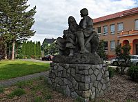 Zubří - sousoší Valašská rodina
