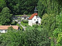 výhled na hřbitov a kapli sv.Jana Nepomuckého