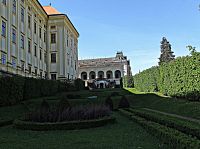 pod Colloredovou kolonádou