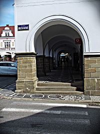 podloubí jižní řady z Boleslavovy ulice