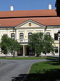 napřístupný zámek a park