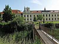 jižní strana kláštera