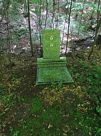 Pomník dvou popravených partyzánů