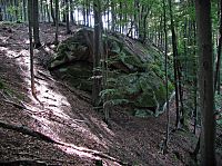 zčátek dlouhého bloku vlastní Poscané skaly
