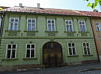 další klasicistní budovy na rynku