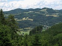 Javorníky - výhledy z hřebene za sedlem Stříbrník cestou do obce Hovězí