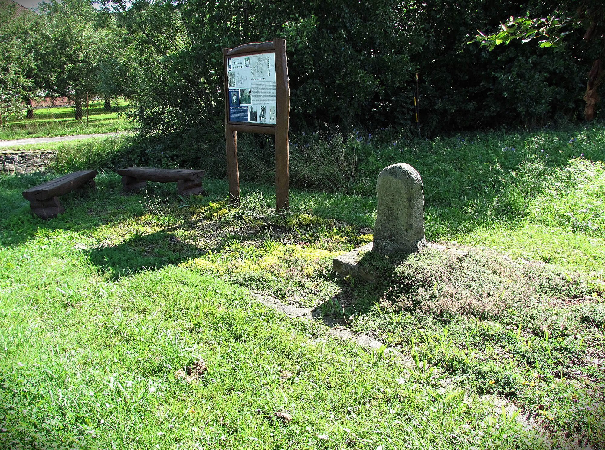 Želechovice nad Dřevnicí - hraniční kámen u osady Obůrky