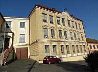 ve Zdounkách u školy