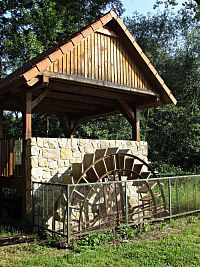 replika vodního mlýna