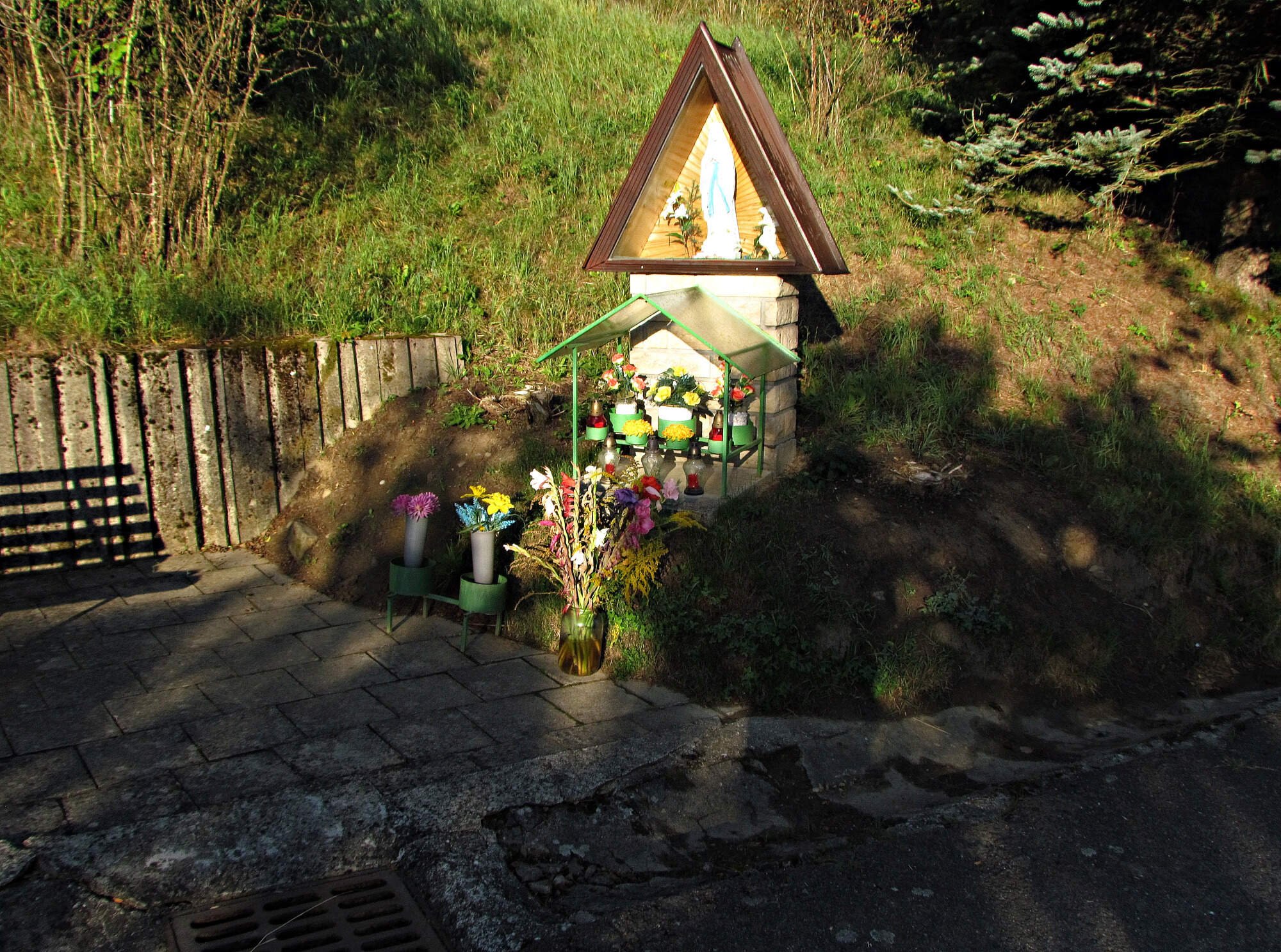 Horní Lideč - výklenková kaple na Nivách