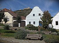 Pálava, Pavlov - ulice Na Návsi