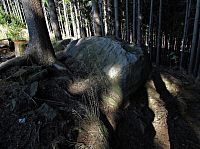 skalní výchozy pod tábořištěm