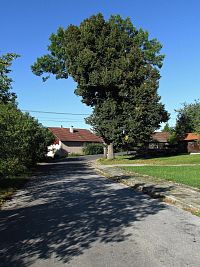 do centrální části obce