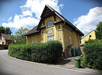 v městyse Pecka - stoupání ku hradu