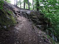 modrá odbočka ke skalnímu hradu