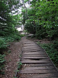 v areálu Drábských světniček