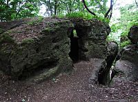 Valečovské skalní světničky