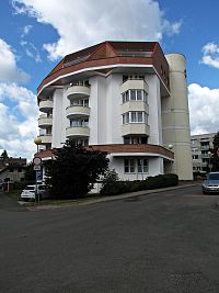 v Družstevní ulici