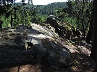 na vyhlídkovém temeni skal