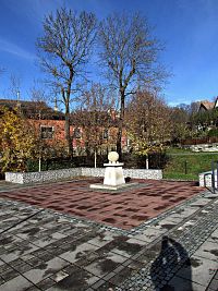 skulptura Střed Světa