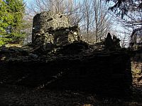 vlastní zřícenina