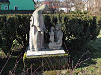 sousoší ve středu vsi