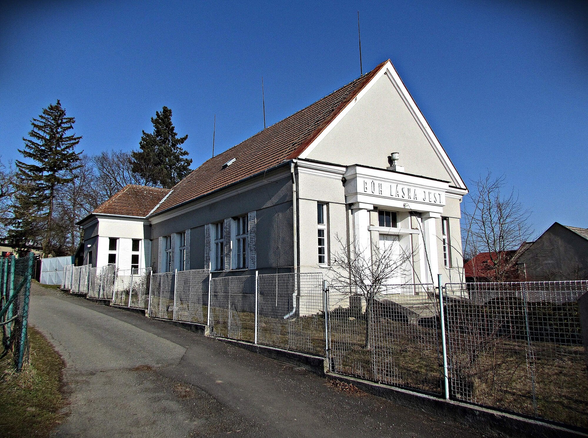 Lipová u Prostějova - památky a zajímavosti obce