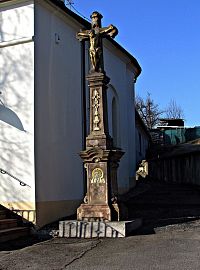kříž u kaple
