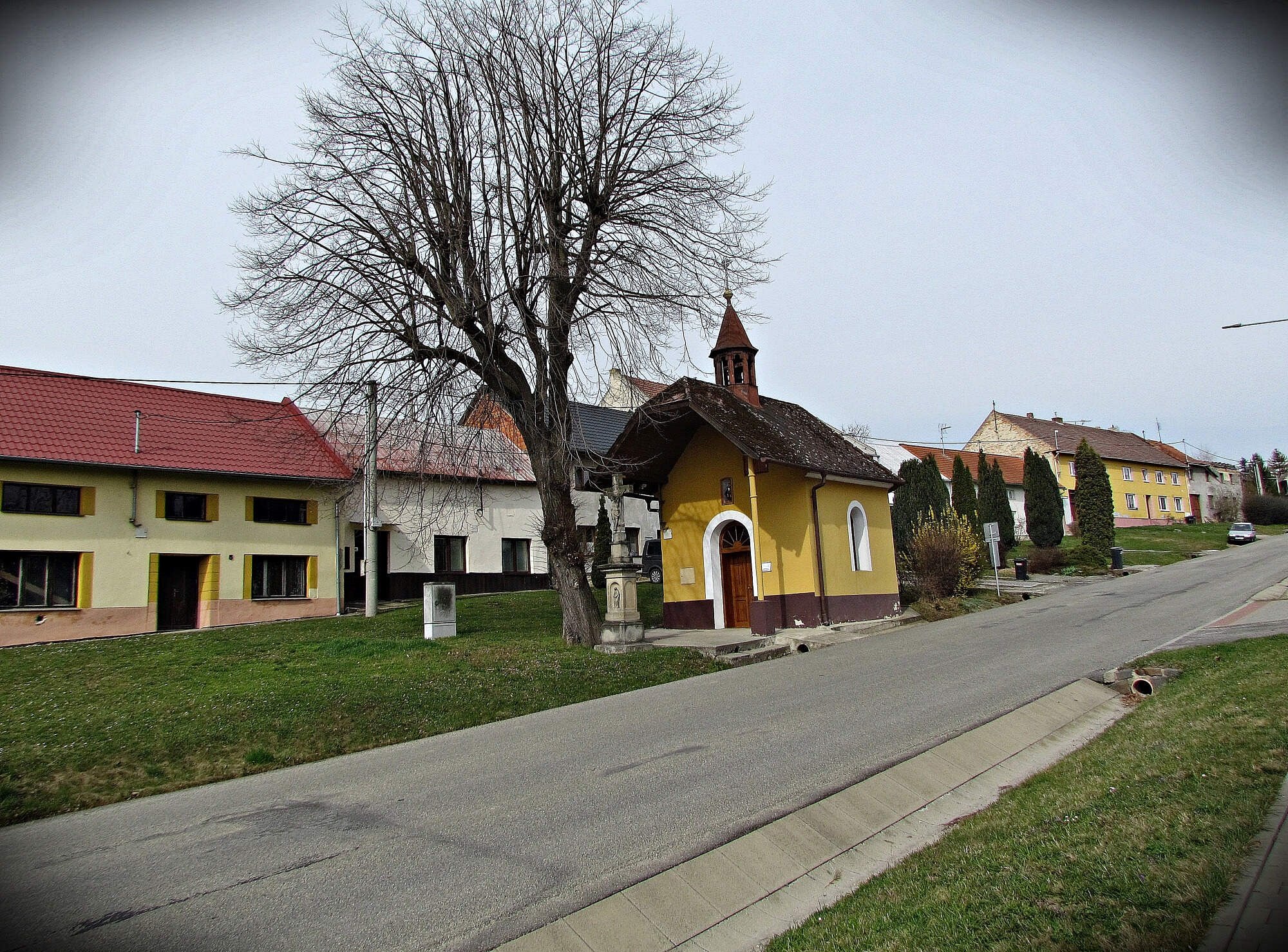 Medlov - kaple sv.Bartoloměje a drobné památky obce