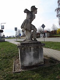 sochy Gladiátorů u vstupu do areálu