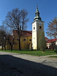 Němčice nad Hanou - kostel sv.Máří Magdaleny a věž zvonice