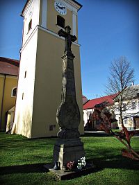 kamenný krucifix