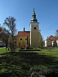 Komenského náměstí a kostel sv.Máří Magdaleny