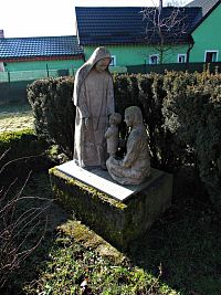 sousoší u křižovatky