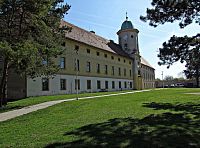 Areál zámku v Mořicích