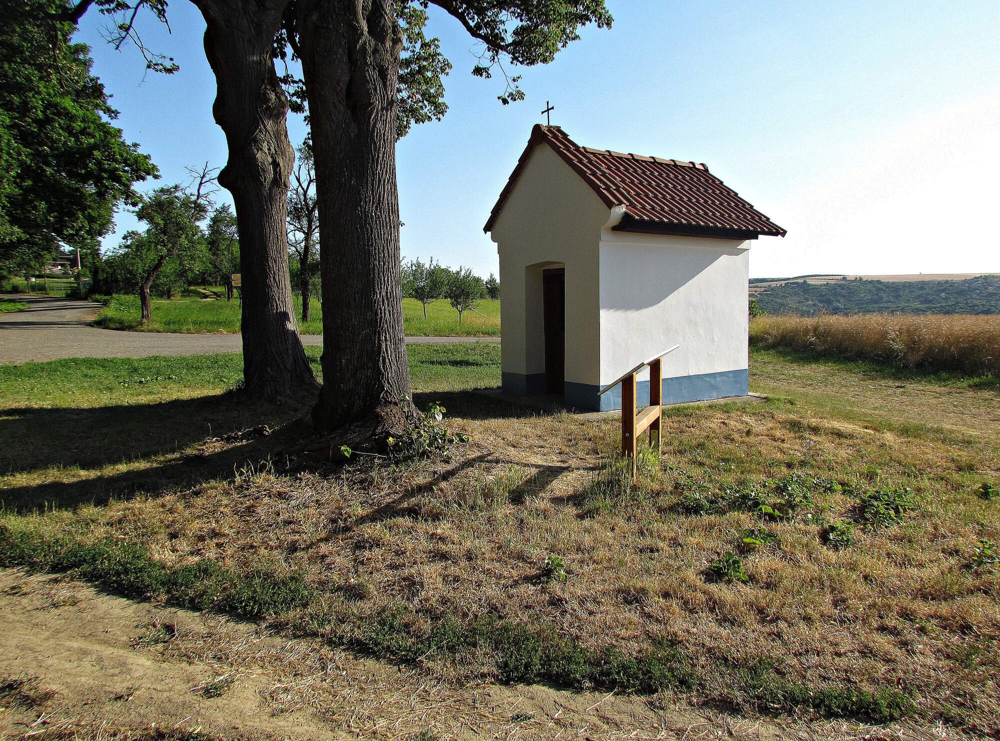 Halenkovice - kaplička a Obří židle na Hradské