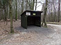 přístřešek v sedle
