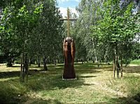 Halenkovice - Stromová kaple sepjatých dlaní u osady Kržle