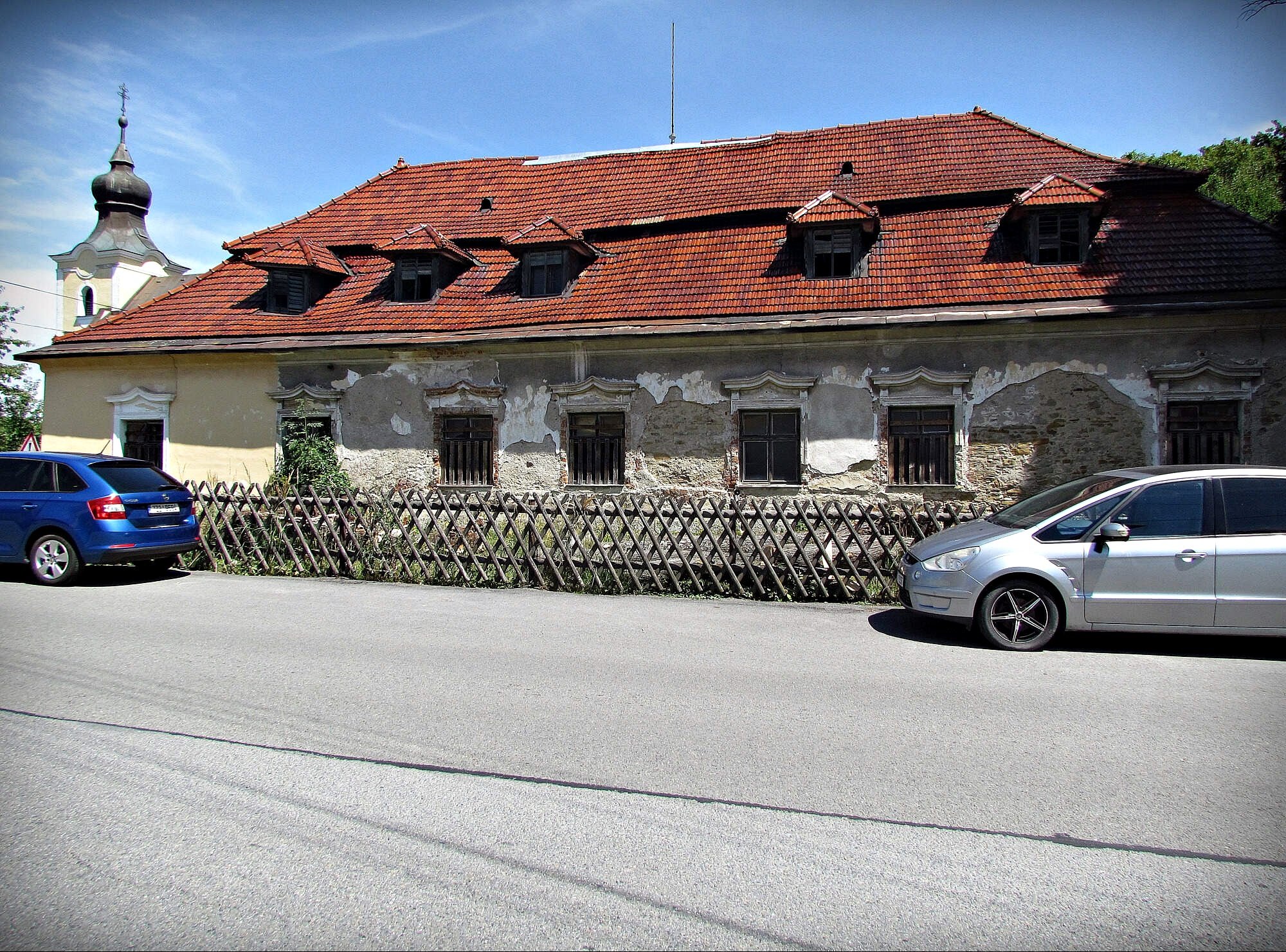 Zámeček v obci Loučka