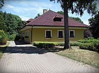 Loučka - novější objekt Baťovy rodiny a zámecký park