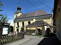Loučka - kostel Krista Dobrého pastýře a socha sv.Jana