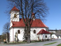 střed obce s kostelem