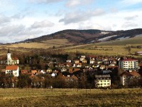 město Brumov - Bylnice v pozadí s Holým vrchem