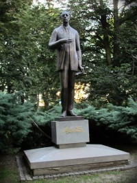 Pomník skladatele v městském parku