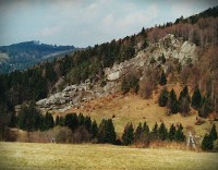 Hlavní skály s hradem na Zámčisku