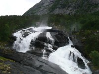 jeden z mnoha pro mě neznámých vodopádů nad Kinsarvikem