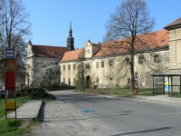 Zámek a kostel  Tuchoměřice