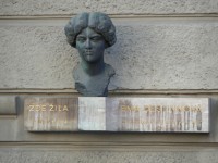 Praha 1 - Malostranské náměstí - pamětní deska a busta Ema Destinová