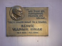 Praha 1 - U lužického semináře 18 - pamětní deska Vladimír Holan