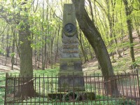 Památník Vítězslav Hálek, u turistického rozcestníku mezi Zbraslav - Točná